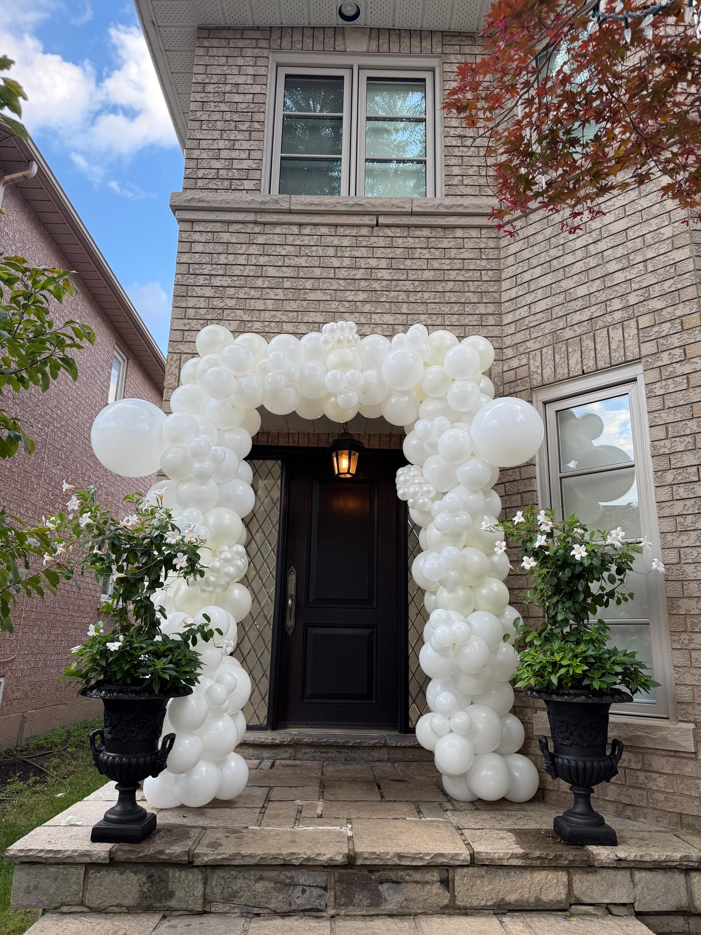 Balloon Door Arch β Elegant Welcome Decoration for Events in Toronto & GTA